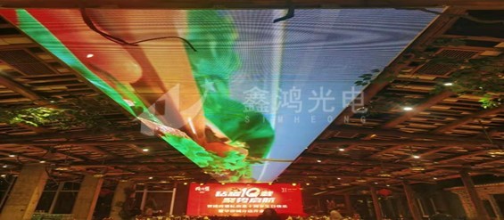 順德華僑城商戶室內P3.91-7.81透明屏完美呈現