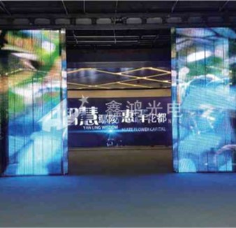 花韻小鎮城堡電動門LED透明屏P10.4